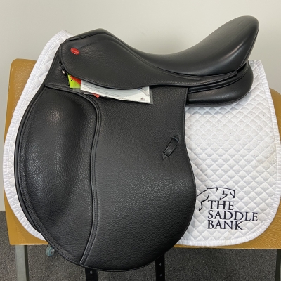 Image of 17.5 inch John Whitaker Harrogate Dressage Black Adjustable