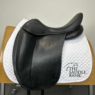 Image of 18 inch Childeric DSC Dressage Black Medium