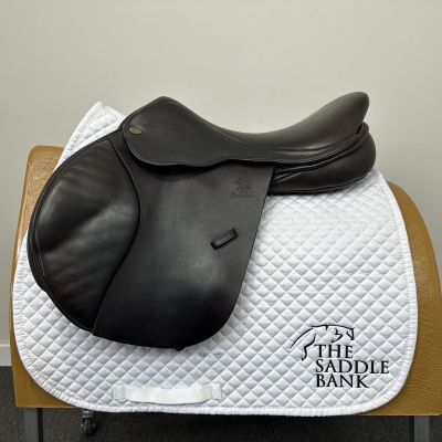 Image of 17 inch Fairfax Classic Cupped Flap Jump MJC Brown Adjustable