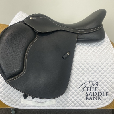 Image of 17 inch Wintec 500 Jump Close Contact Black Adjustable