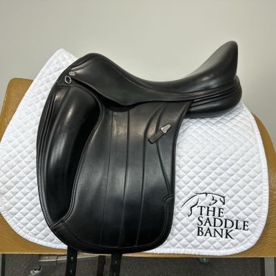 Image of 17.5 inch Equipe Viktoria Black Medium Wide
