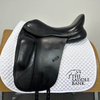 Image of 17 inch Fairfax Classic Cupped Flap Dressage MDC Black Adjustable