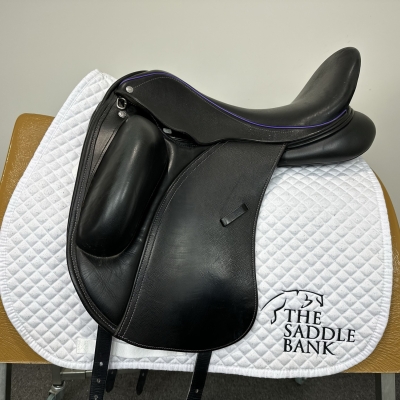 Image of 17.5 inch Custom Saddlery Wolfgang Gemini Black Medium Wide