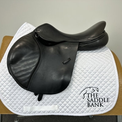 Image of 17 inch Fairfax Classic Cupped Flap Jump MJC Black Adjustable