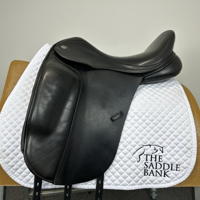 Image of 17.5 inch Fairfax Classic Cupped Flap Dressage MDC Black Adjustable