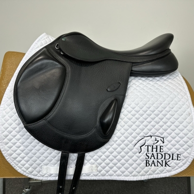 Image of 17.5 inch Arena Monoflap Jump Black Adjustable