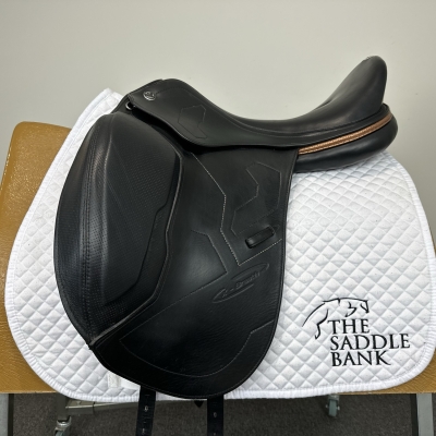 Image of 18 inch Prestige X-Breath Dressage Black Extra Wide