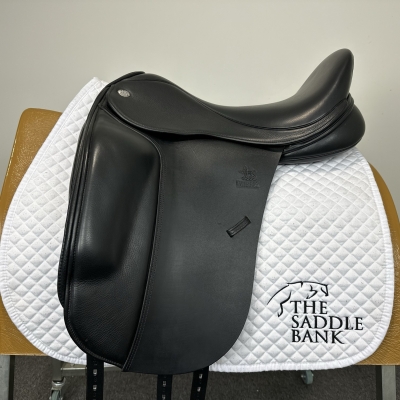 Image of 17.5 inch Fairfax Classic Cupped Flap Dressage MDC Black Adjustable