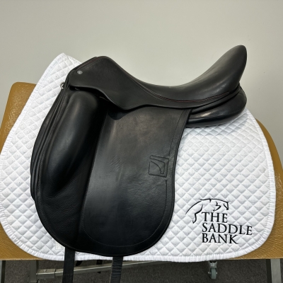 Image of 17.5 inch Childeric DNL Dressage Black Medium Wide
