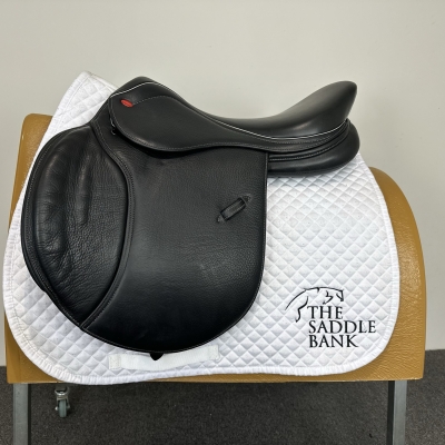 Image of 17.5 inch John Whitaker Bedale GP Jump Black Adjustable