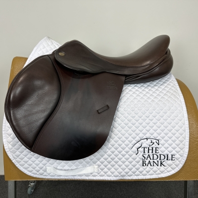 Image of 17.5 inch Fairfax Classic Cupped Flap Jump MJC Brown Adjustable