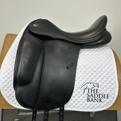 Image of 18 inch Fairfax Classic Cupped Flap Dressage MDC Black Adjustable