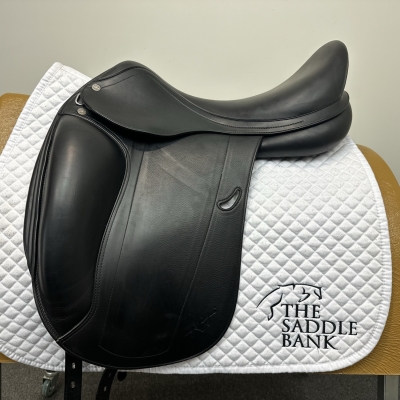 Image of 17.5 inch Equipe Emporio Monoflap Dressage Black Medium