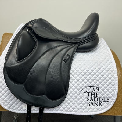 Image of 17 inch Winners Circle Monoflap Dressage Black Medium